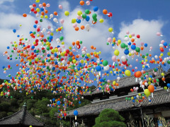 8月